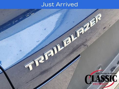 Used 2022 Chevrolet TrailBlazer ACTIV w/ Sun and Liftgate Package FWD image 13