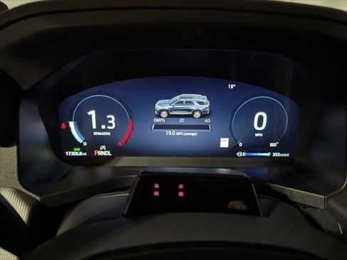 Used 2025 Ford Explorer ST-Line image 18