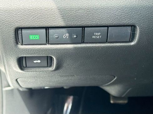 Used 2023 Nissan Sentra SR w/ SR Premium Package FWD image 8