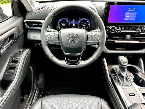 New 2026 Toyota Highlander Limited image 19