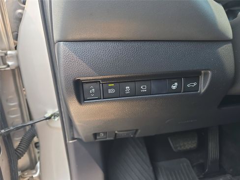 Used 2021 Toyota Venza Limited AWD/4WD image 23
