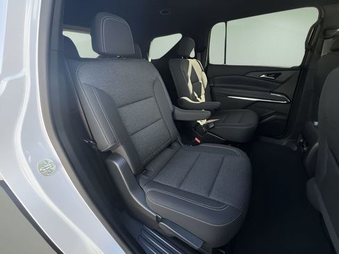 Used 2025 Chevrolet Traverse LT image 26