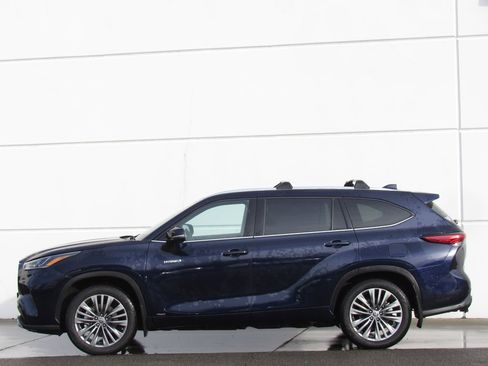 Certified 2021 Toyota Highlander Platinum image 4