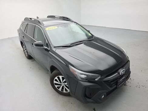 Used 2023 Subaru Outback Premium AWD/4WD image 2