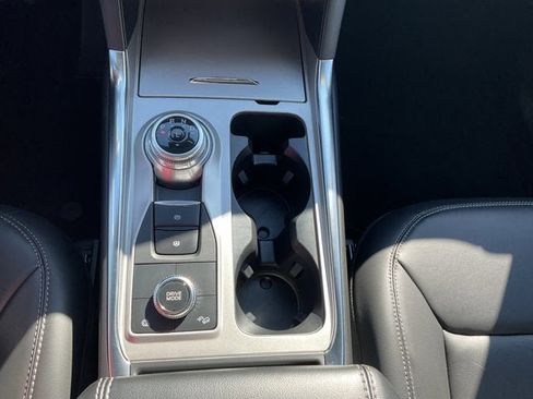 Certified 2022 Ford Explorer XLT w/ Equipment Group 202A image 18