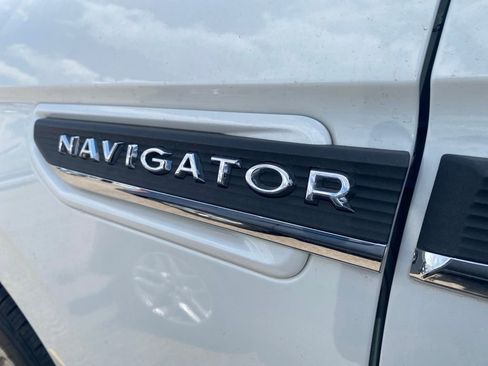 Used 2024 Lincoln Navigator Premiere AWD/4WD image 18