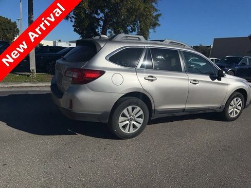 Used 2017 Subaru Outback 2.5i Premium image 8