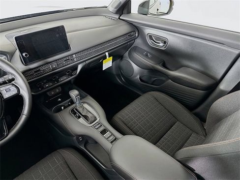 Certified 2026 Honda HR-V Sport image 26