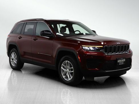 Used 2023 Jeep Grand Cherokee Laredo w/ Luxury Tech Group I AWD/4WD image 8