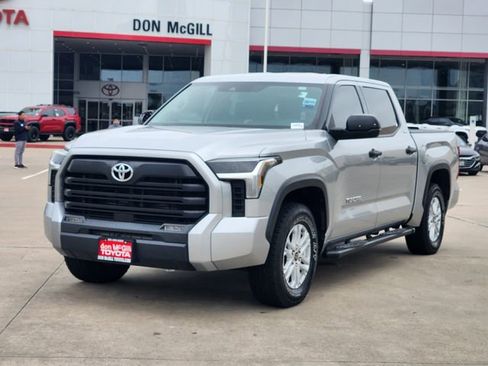 Used 2022 Toyota Tundra SR5 RWD image 3