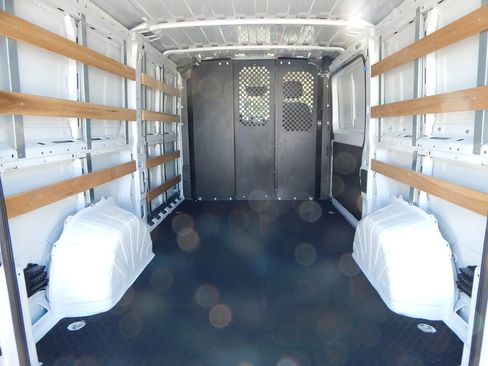 Used 2025 RAM ProMaster 2500 w/ U-Haul Equipment Group FWD image 3