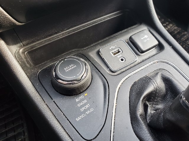 Used 2021 Jeep Cherokee Latitude Lux AWD/4WD image 13