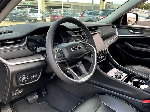 Used 2023 Jeep Grand Cherokee L Limited image 16