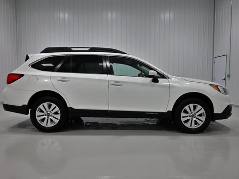 Used 2017 Subaru Outback 2.5i Premium AWD/4WD image 30