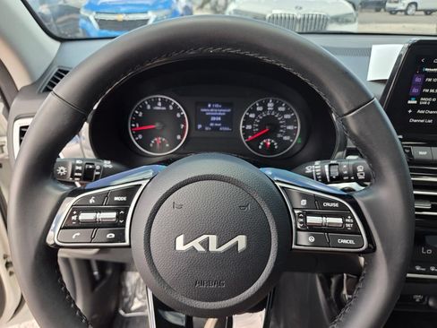 Used 2023 Kia Seltos EX AWD/4WD image 29