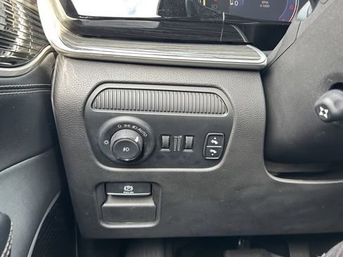 Used 2022 Jeep Wagoneer Series III w/ Premium Group I image 57