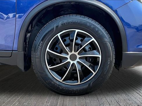 Used 2018 Nissan Rogue S AWD/4WD image 9