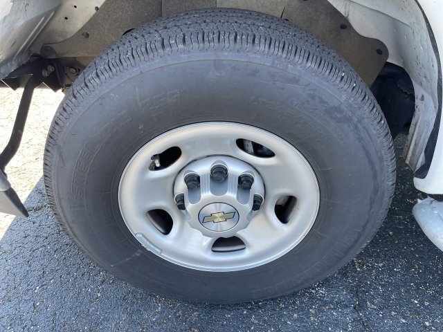 Used 2025 Chevrolet Express 2500 w/ Driver Convenience Package RWD image 3