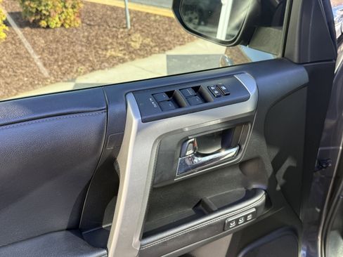 Used 2017 Toyota 4Runner Limited image 15