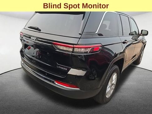 Used 2023 Jeep Grand Cherokee Laredo X AWD/4WD image 5