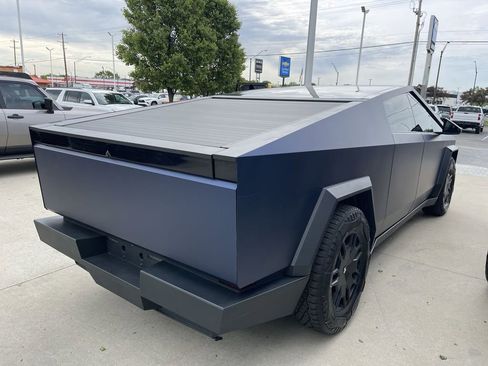 Used 2024 Tesla Cybertruck AWD Crew Cab image 9