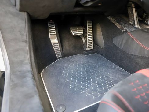 Used 2018 Lamborghini Huracan Performante AWD/4WD image 51