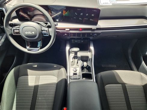 New 2025 Kia Sorento LX image 17