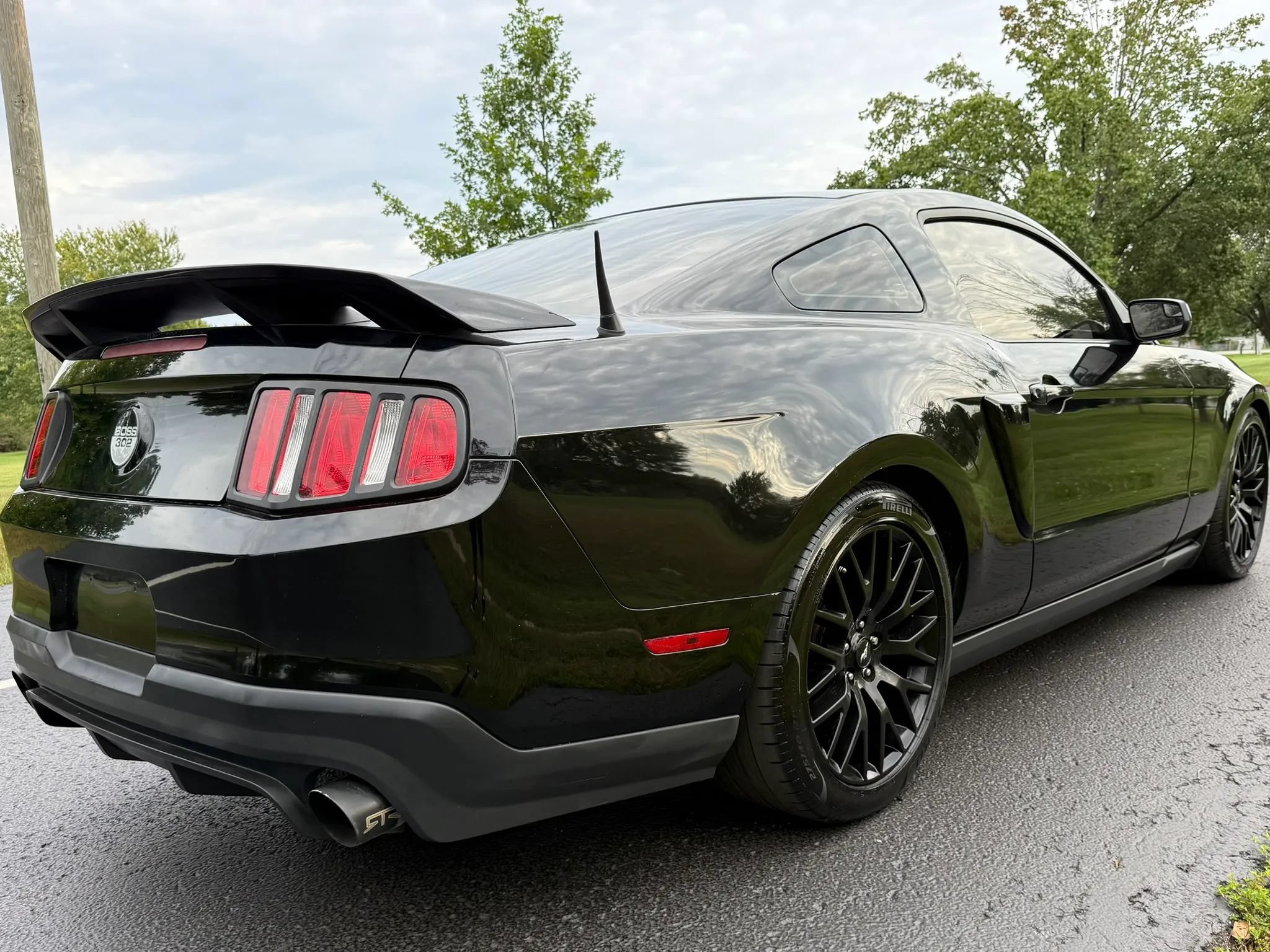 Used 2012 Ford Mustang GT Premium RWD image 9