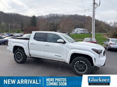 Used 2025 Toyota Tacoma TRD Sport image 3