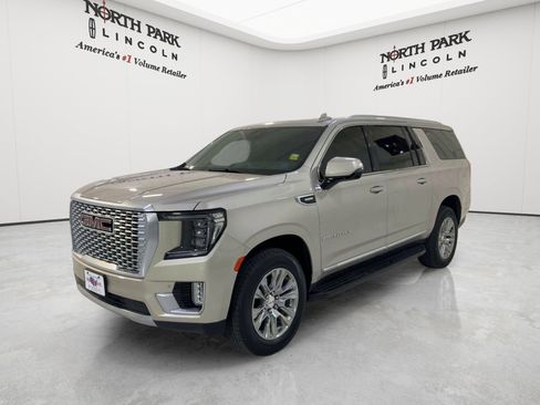 Used 2023 GMC Yukon XL Denali AWD/4WD image 5