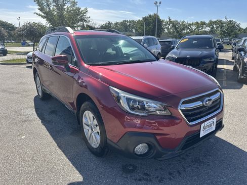 Used 2018 Subaru Outback 2.5i Premium AWD/4WD image 2