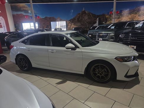 Used 2024 Honda Civic EX image 5