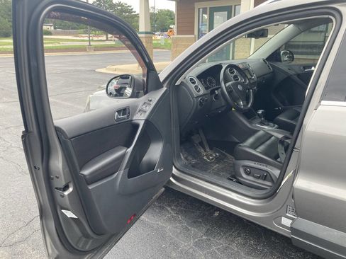 Used 2010 Volkswagen Tiguan SEL image 9