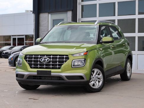 Used 2020 Hyundai Venue SEL w/ Convenience Package FWD image 3