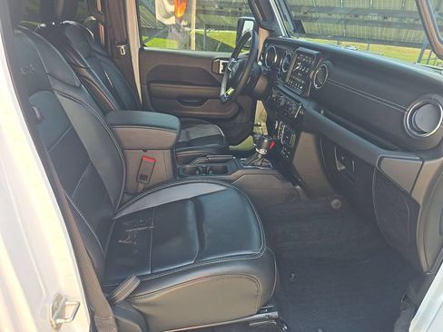 Used 2023 Jeep Wrangler Unlimited Sahara w/ Cold Weather Group AWD/4WD image 5
