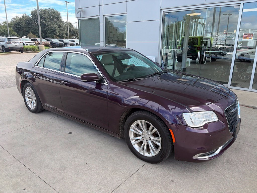 Used 2021 Chrysler 300 Touring L RWD image 3