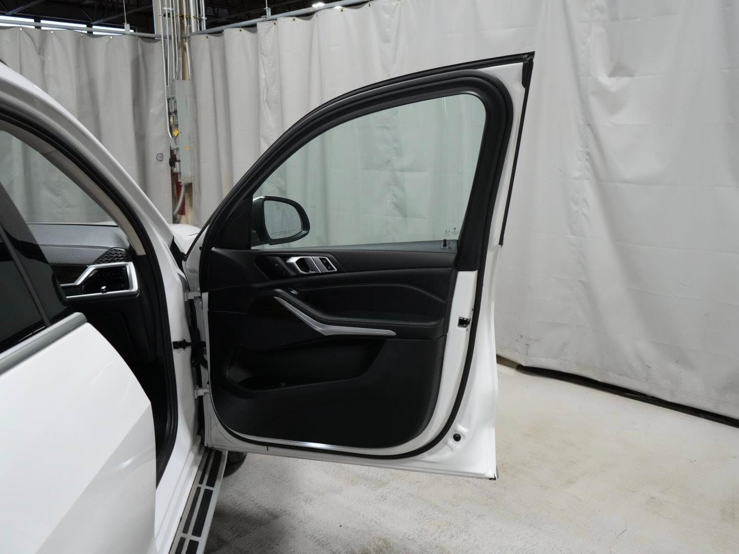 Used 2023 BMW X7 xDrive40i w/ Climate Comfort Package AWD/4WD image 31