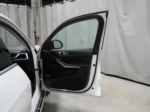 Used 2023 BMW X7 xDrive40i w/ Climate Comfort Package AWD/4WD image 31