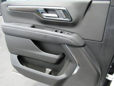 Used 2025 Chevrolet Tahoe LS AWD/4WD image 19