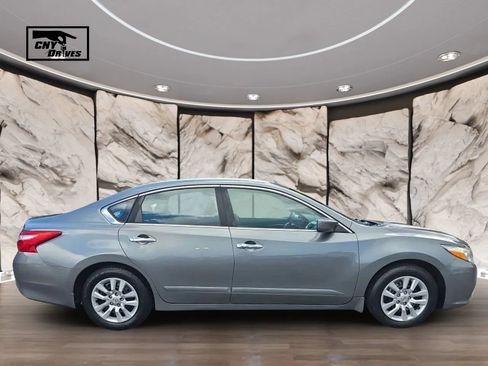 Used 2017 Nissan Altima 2.5 S w/ Power Driver Seat Package FWD image 4