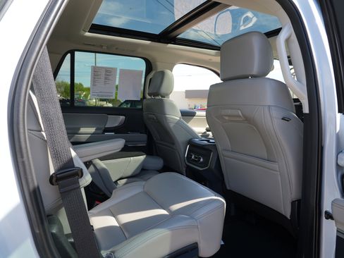 Used 2025 Ford Expedition Active AWD/4WD image 30