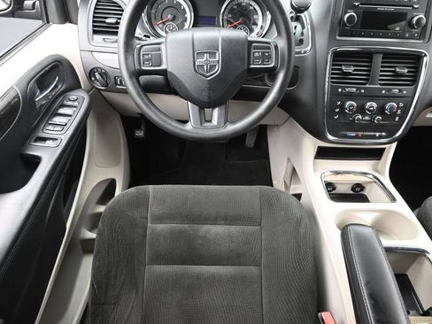 Used 2014 Dodge Grand Caravan SXT FWD image 15