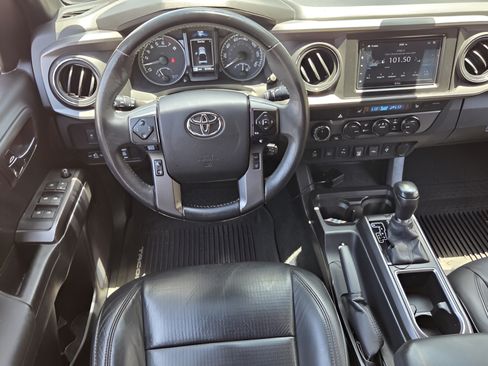 Used 2021 Toyota Tacoma TRD Off-Road w/ TRD Premium Off Road Package AWD/4WD image 11