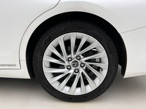 Used 2019 Lexus ES 300h image 33
