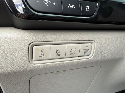 Used 2023 Kia Carnival SX Prestige FWD image 25