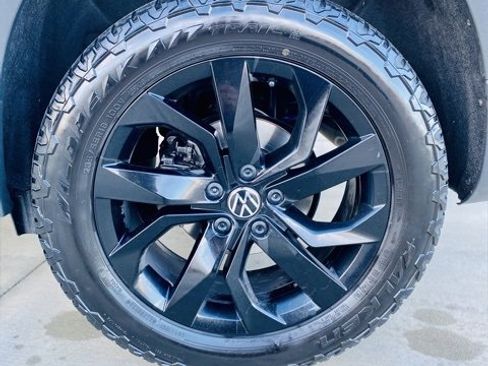 Used 2023 Volkswagen Taos SE image 9