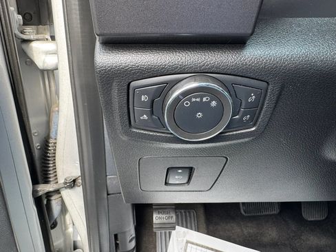 Used 2015 Ford F150 XLT w/ Equipment Group 302A Luxury AWD/4WD image 27