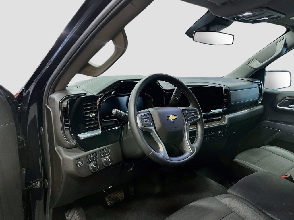 Used 2025 Chevrolet Silverado 1500 LT AWD/4WD image 9