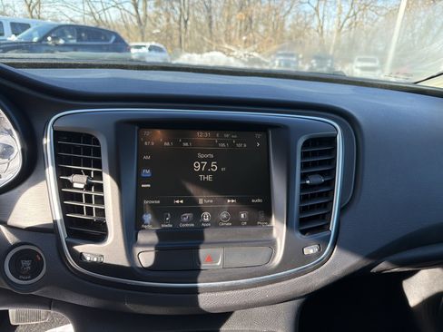 Certified 2016 Chrysler 200 Limited Platinum w/ Comfort & Convenience Group image 16