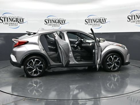 Used 2019 Toyota C-HR XLE FWD image 36